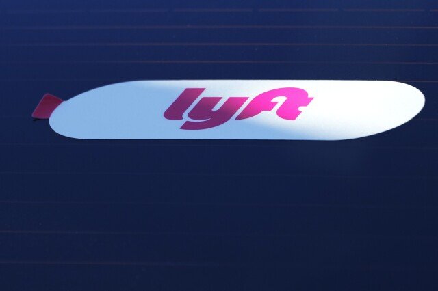 Ações da Lyft sofrem maior queda em mais de um ano, mesmo após relatar primeiro lucro trimestral